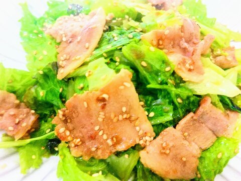豚バラ肉とサニーレタスのサラダ